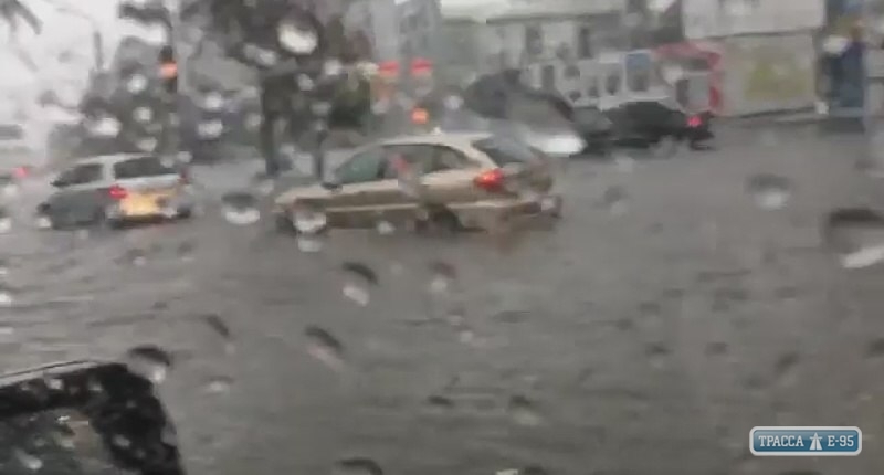Ливень в Одессе. Фото: Трасса Е-95