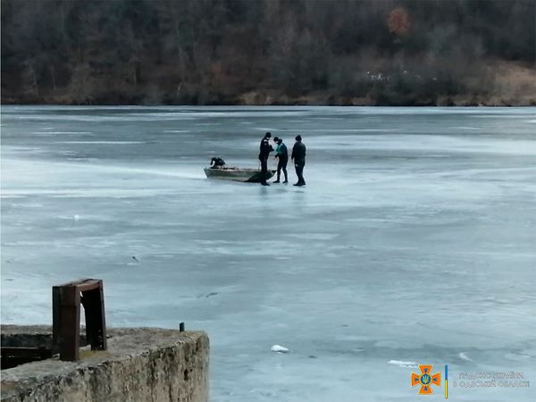 На Одещині рибалка провалився під лід і загинув.