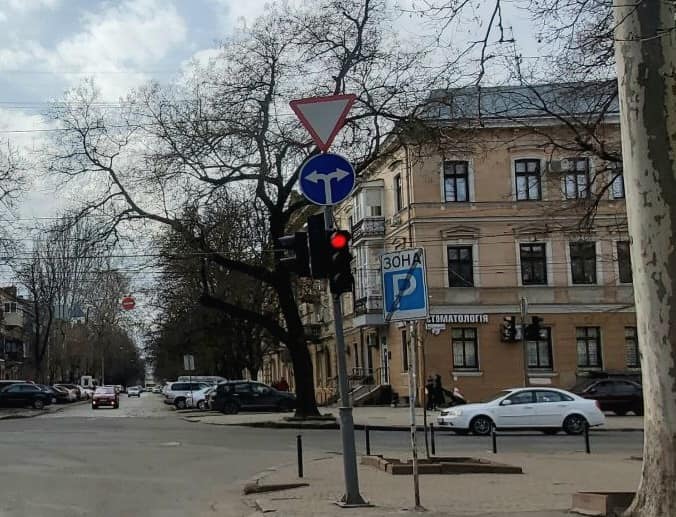 У центрі Одеси ще на одному перехресті змінили схему руху.