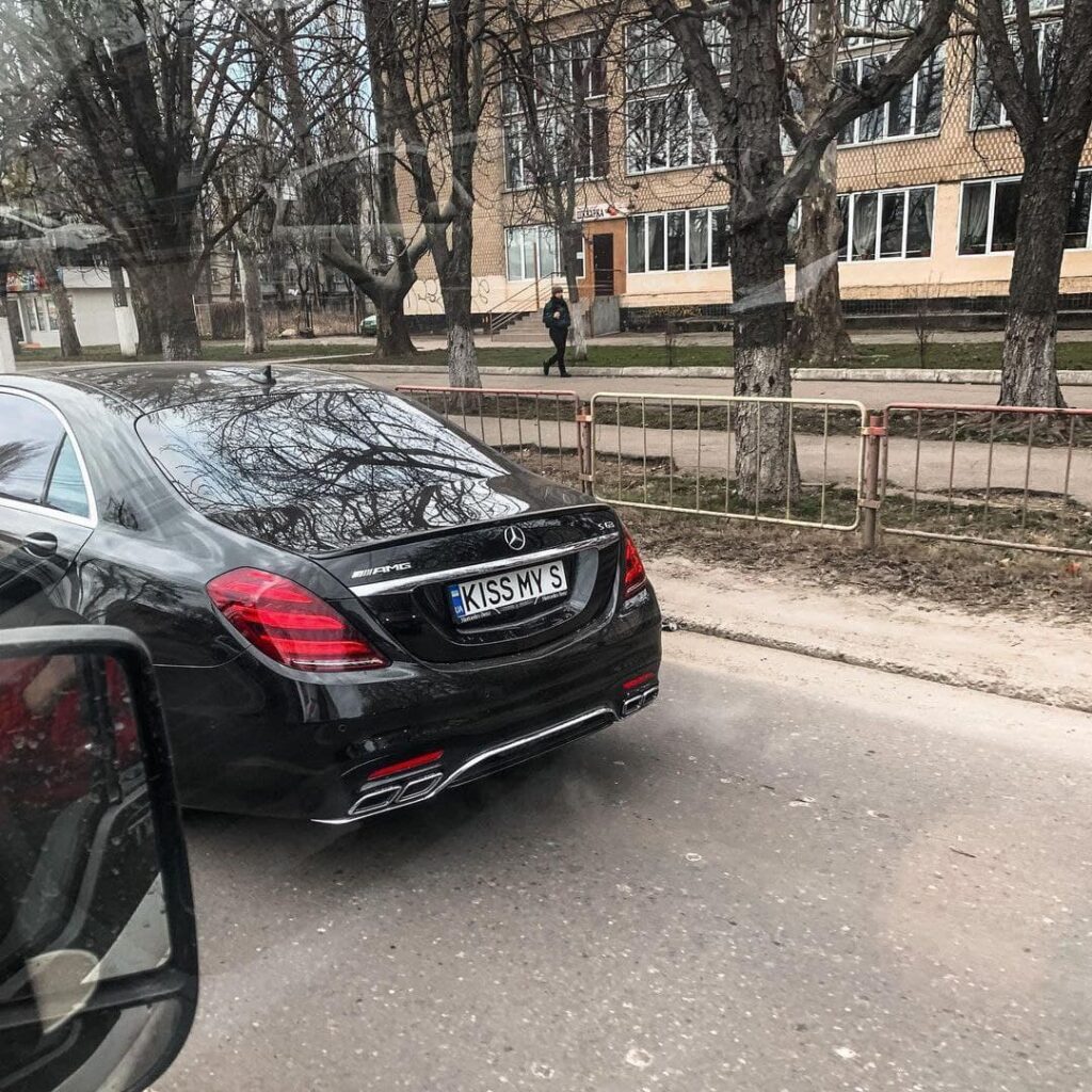 По Одессе ездит Mercedes с необычным номером (фотофакт) - Одесса Vgorode.ua