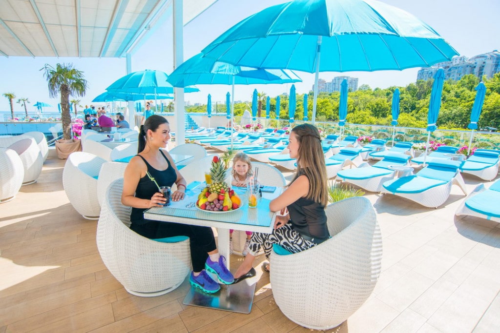 Panorama & Piano Bar.