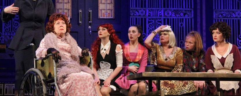 Спектакль "Восемь любящих женщин".