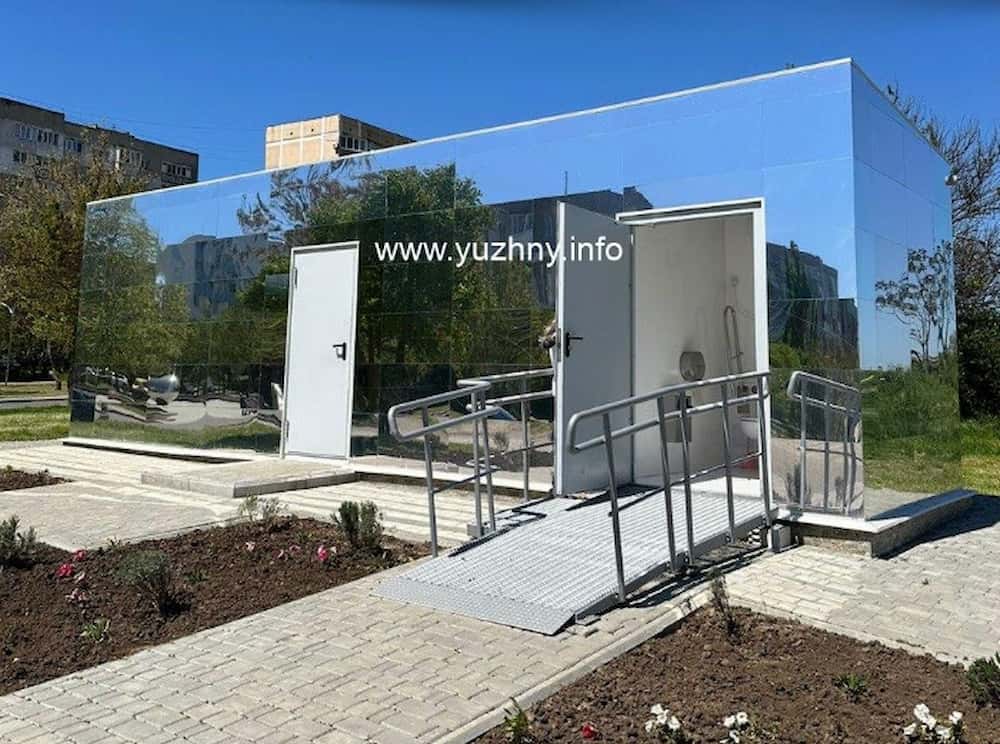 Через три роки під Одесою відкрили дзеркальний туалет майже за три мільйони.