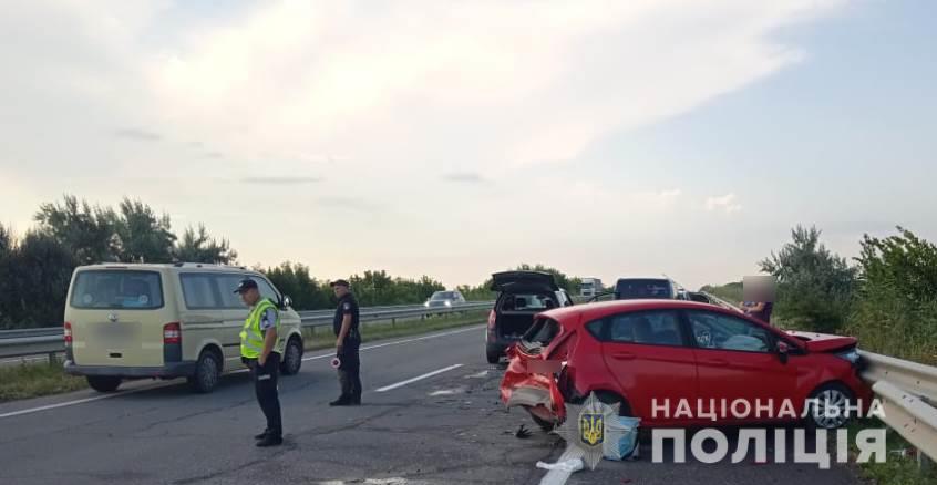 На трассе Киев-Одесса произошло тройное ДТП: пострадали двое детей. Фото: пресс-службы Нацполиции