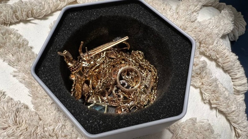 Вы меня заливаете: вор попал в квартиру одесситки, представившись соседом.