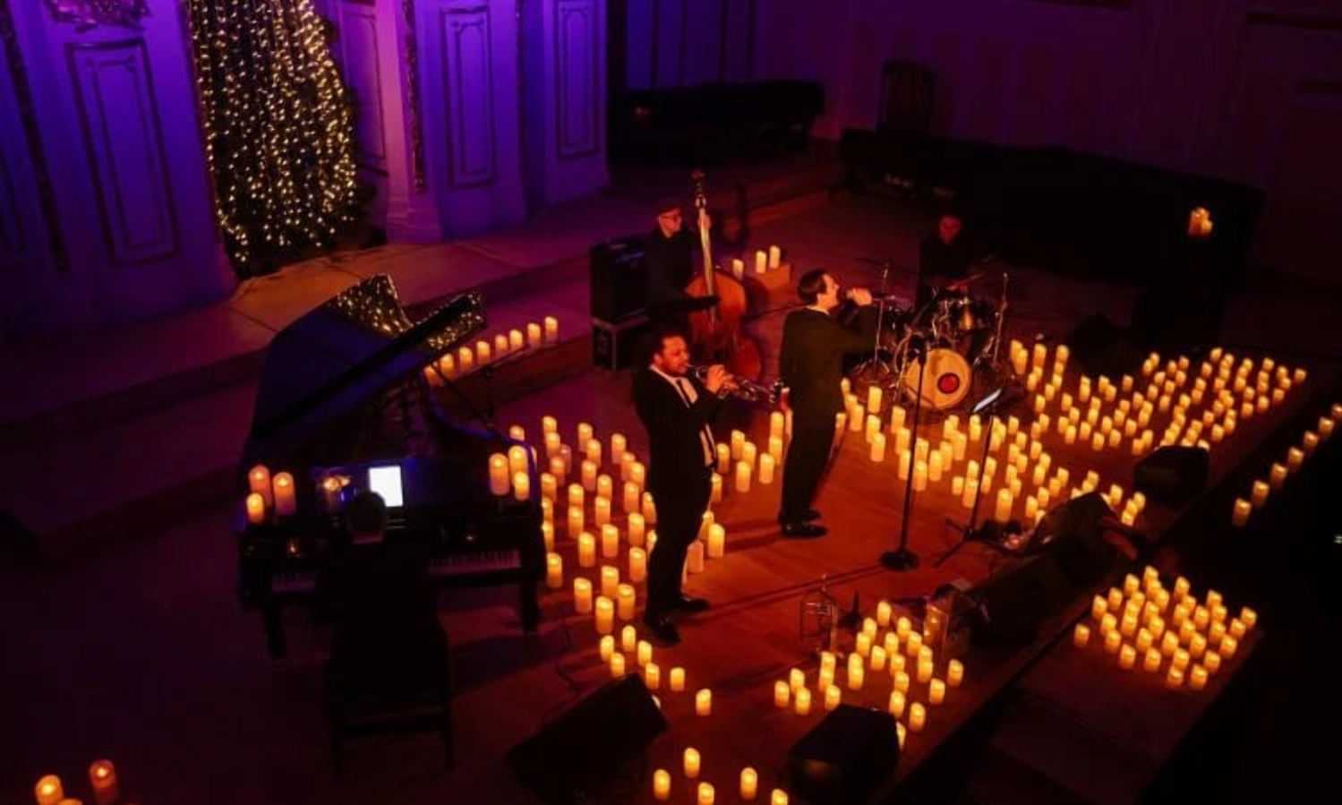 Різдво джазовий концерт при свічках.
