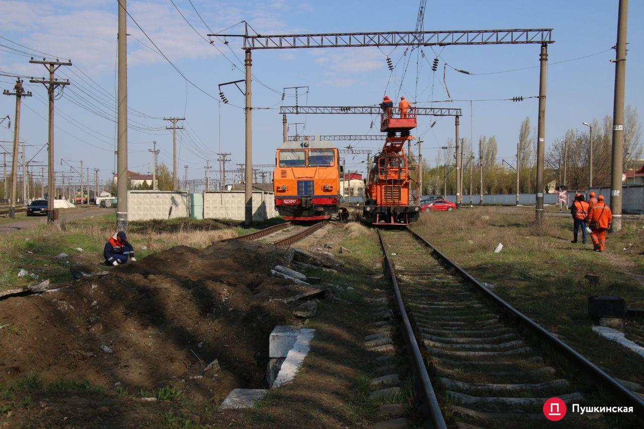 В Одессе поезд сошел с рельс и загорелся: подробности ЧП фото