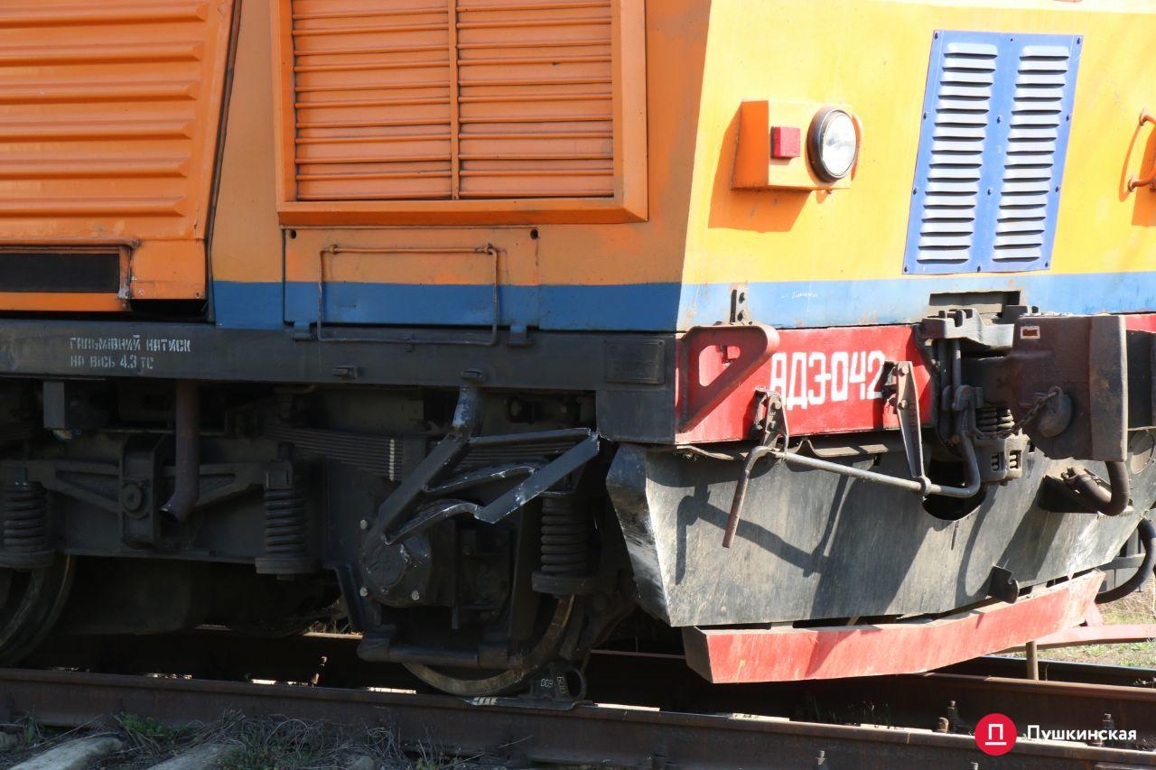 В Одессе поезд сошел с рельс и загорелся: подробности ЧП фото