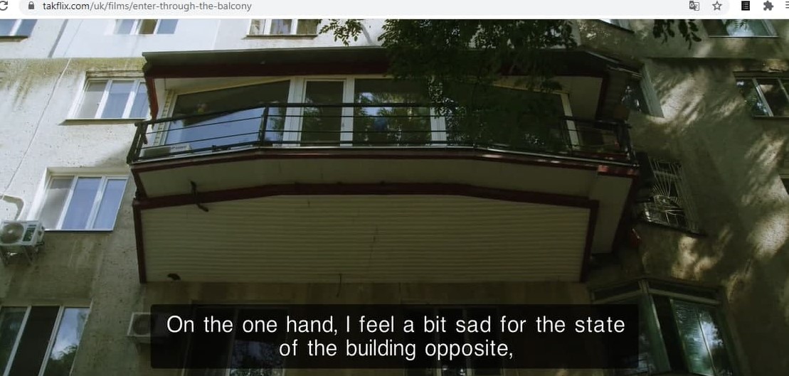 В 2016 году новость об этом балконе "взорвала" даже иностранные издания. Фото: кадр из фильма "Вход через балкон"