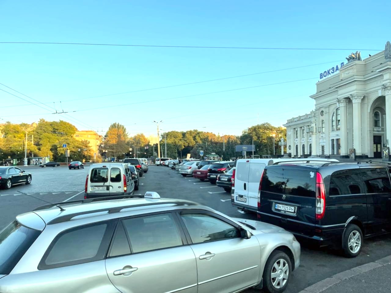 В Одесі почали встановлювати знаки на експериментальних паркуваннях.