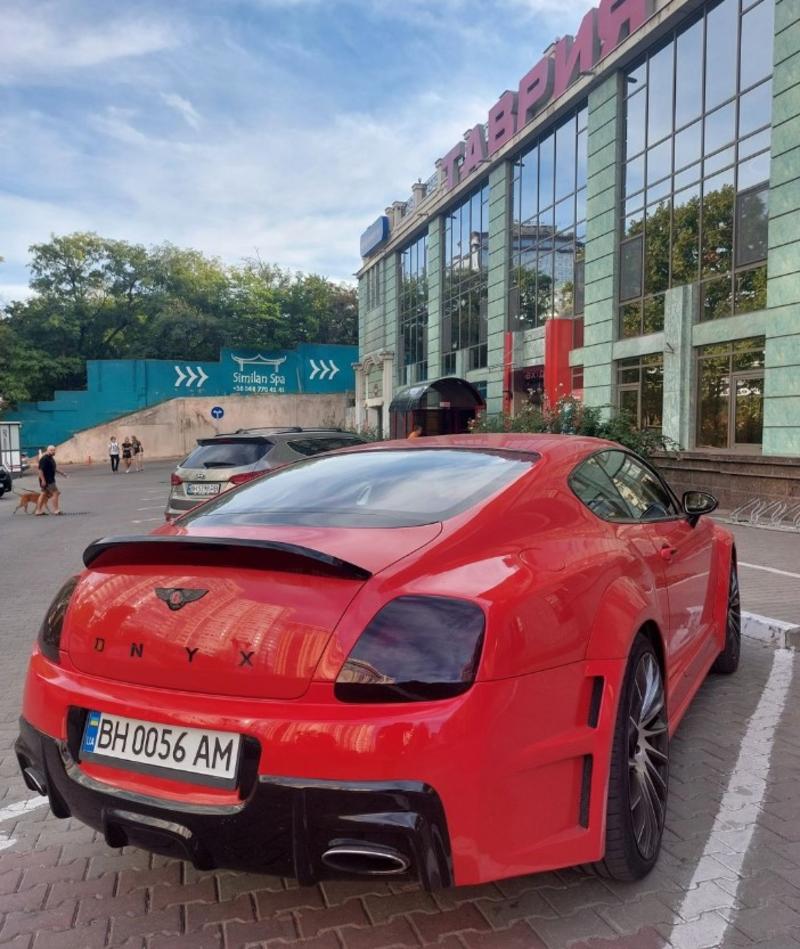 В Одессе заметили редкий Bentley Continental GT с необычным тюнингом.