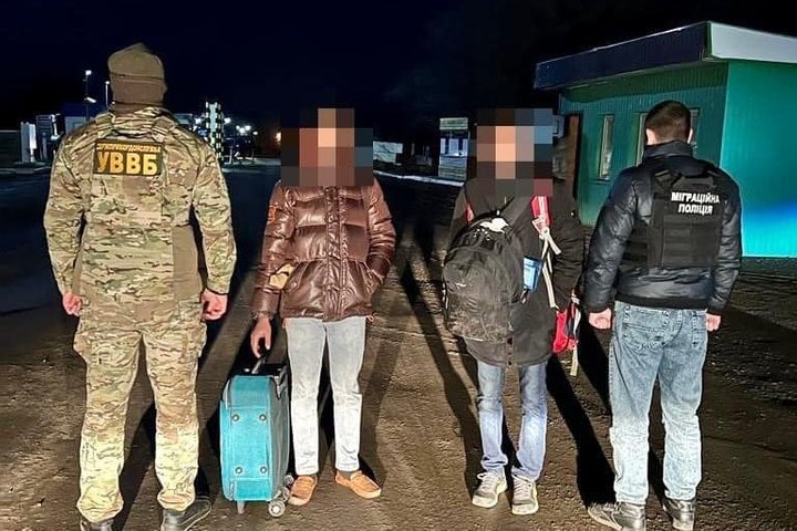 В Одесской области осудили иностранца за взятку и попытку ввезти в Украину своих друзей.