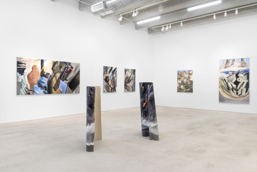 Выставка художницы "Волнами и порталами".