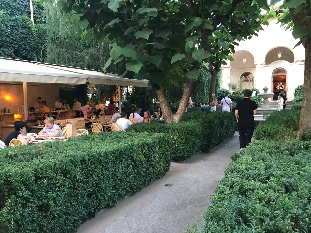 На месте легендарного ресторана "Александровский" в Одессе открыли "Татар Бунар": обзор заведения - фото