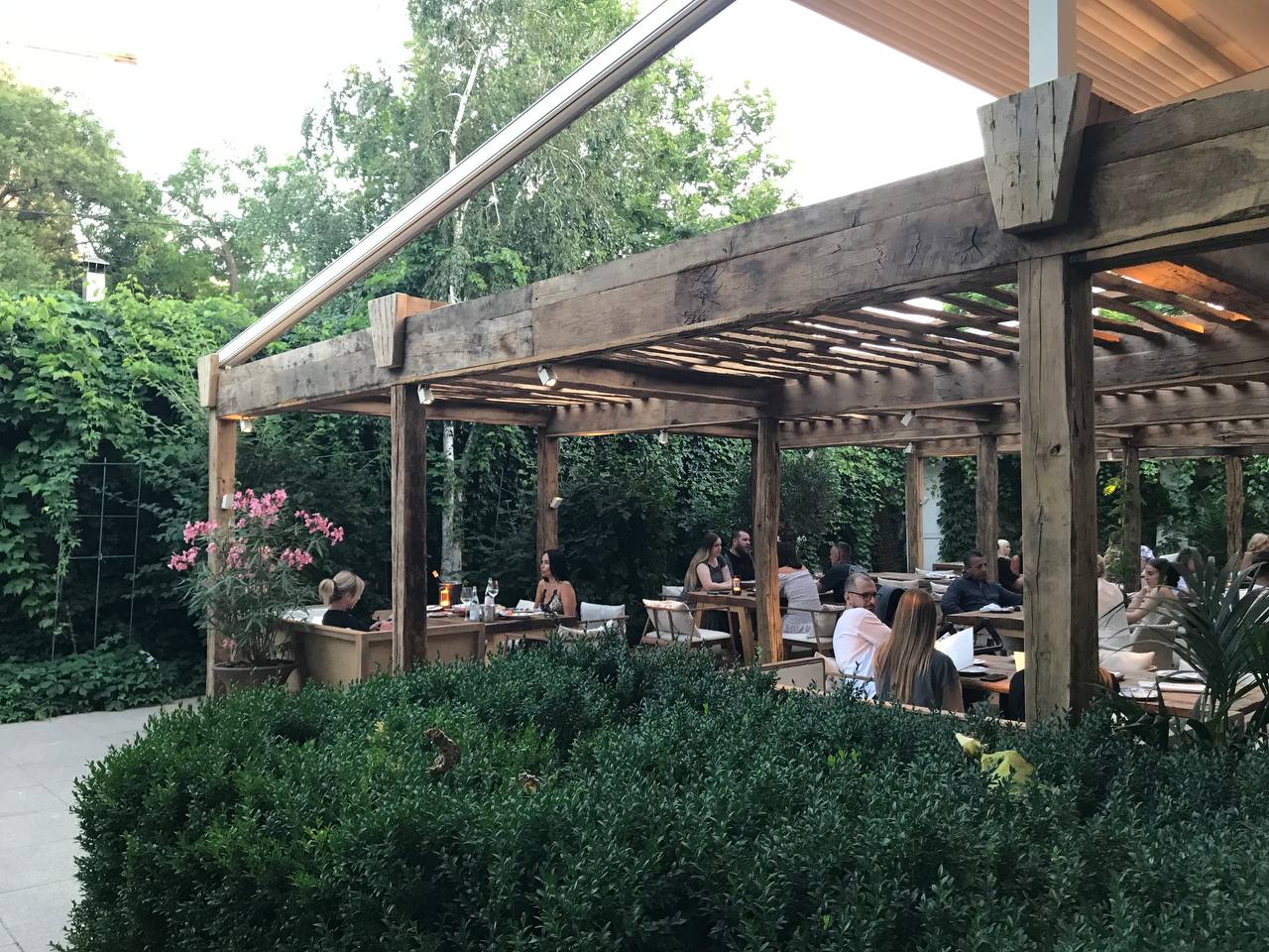 На месте легендарного ресторана "Александровский" в Одессе открыли "Татар Бунар": обзор заведения - фото