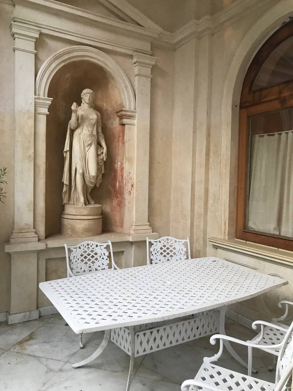 На месте легендарного ресторана "Александровский" в Одессе открыли "Татар Бунар": обзор заведения - фото