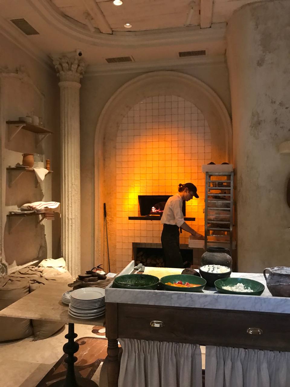 На месте легендарного ресторана "Александровский" в Одессе открыли "Татар Бунар": обзор заведения - фото