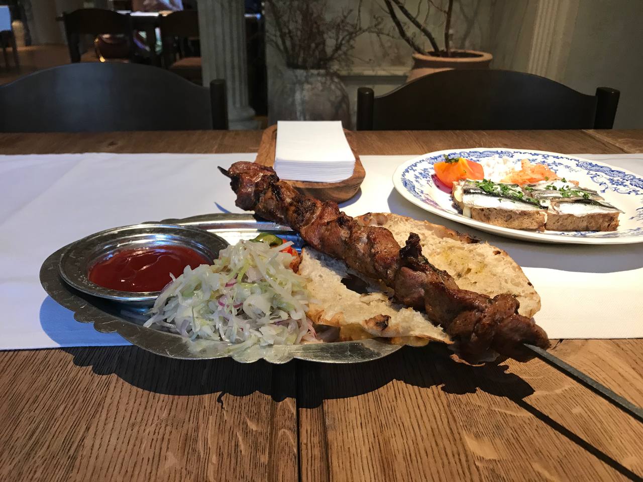 Шашлик у “Тихій галявині” на виїзді з Татарбунар.