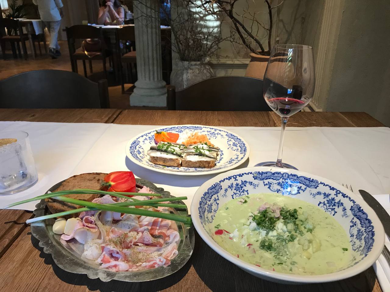 На месте легендарного ресторана "Александровский" в Одессе открыли "Татар Бунар": обзор заведения - фото