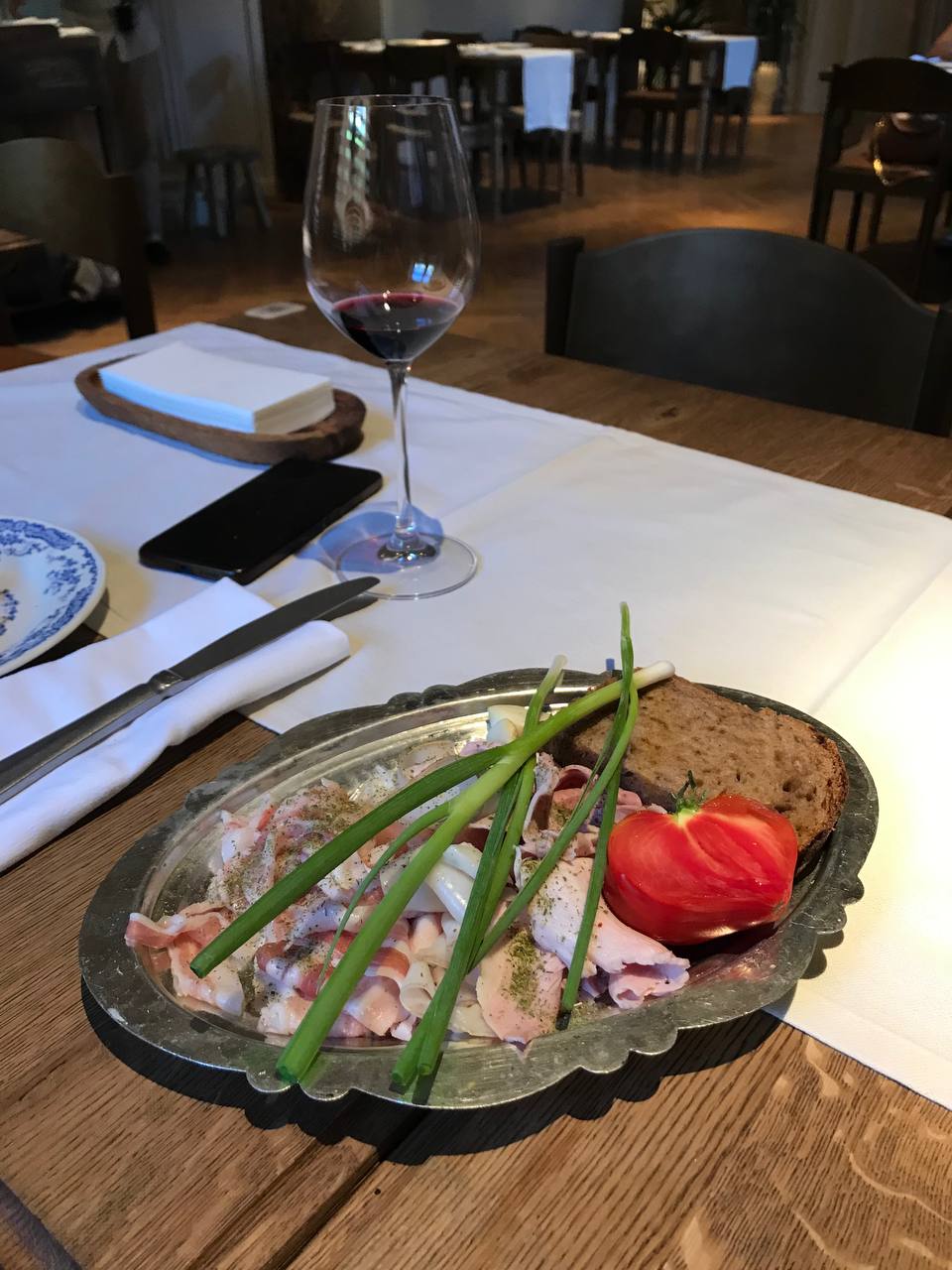 На месте легендарного ресторана "Александровский" в Одессе открыли "Татар Бунар": обзор заведения - фото