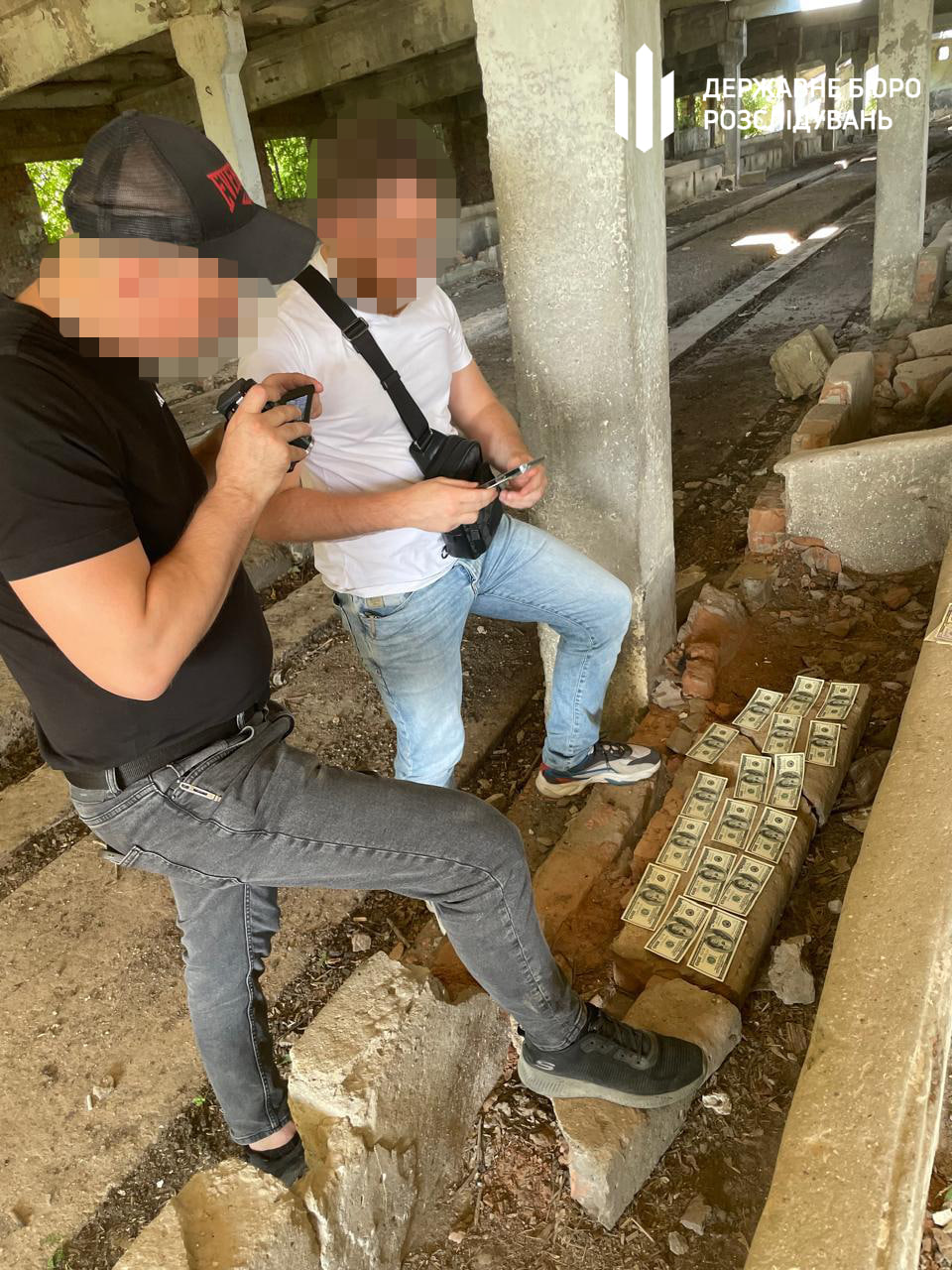 Желаю, чтобы деньги пришли в мою жизнь: работник ГМС написало себе письмо и начал наживаться на уклонистах.