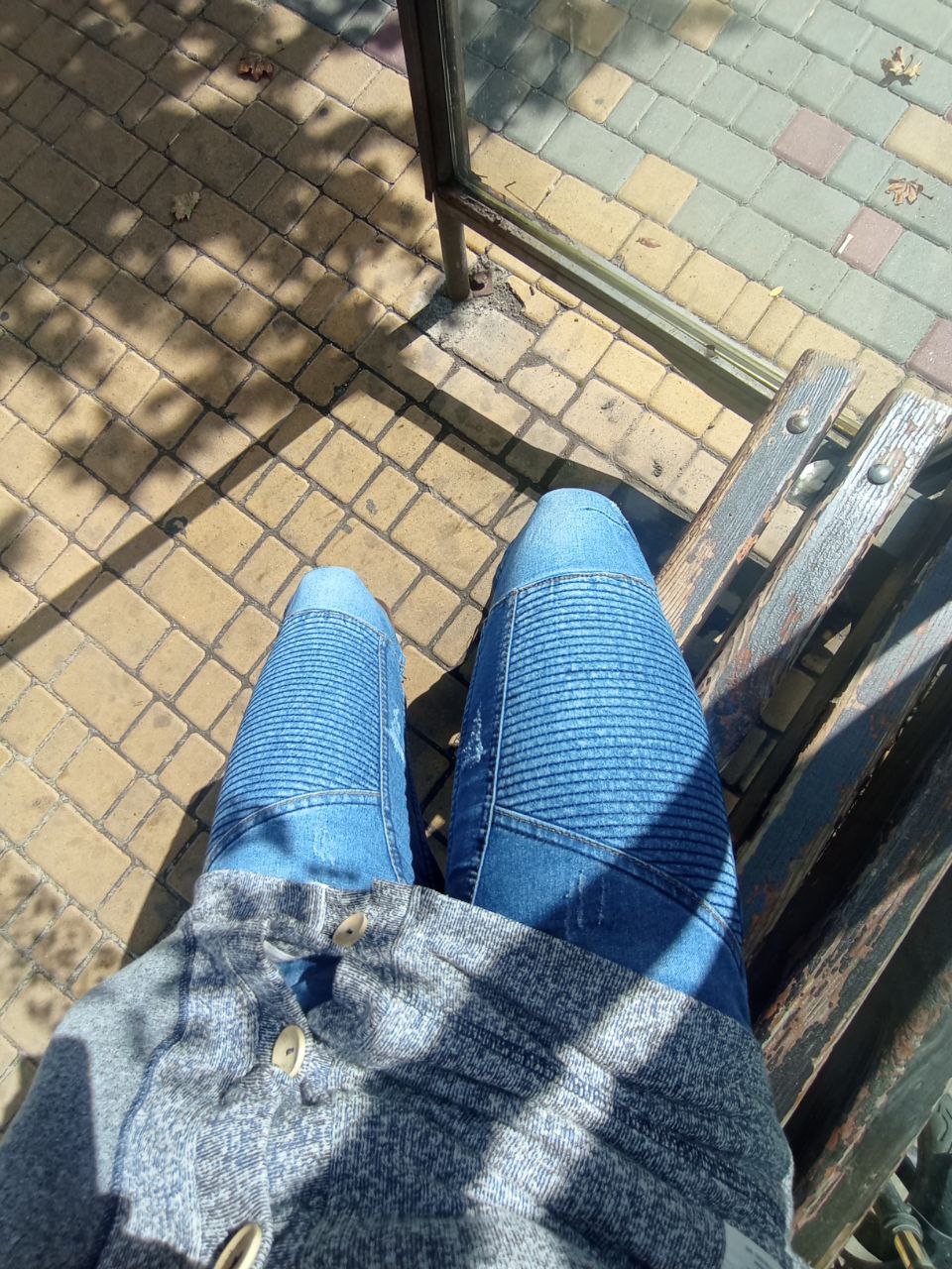 Зупинка в Одесі не захищає від сонця.