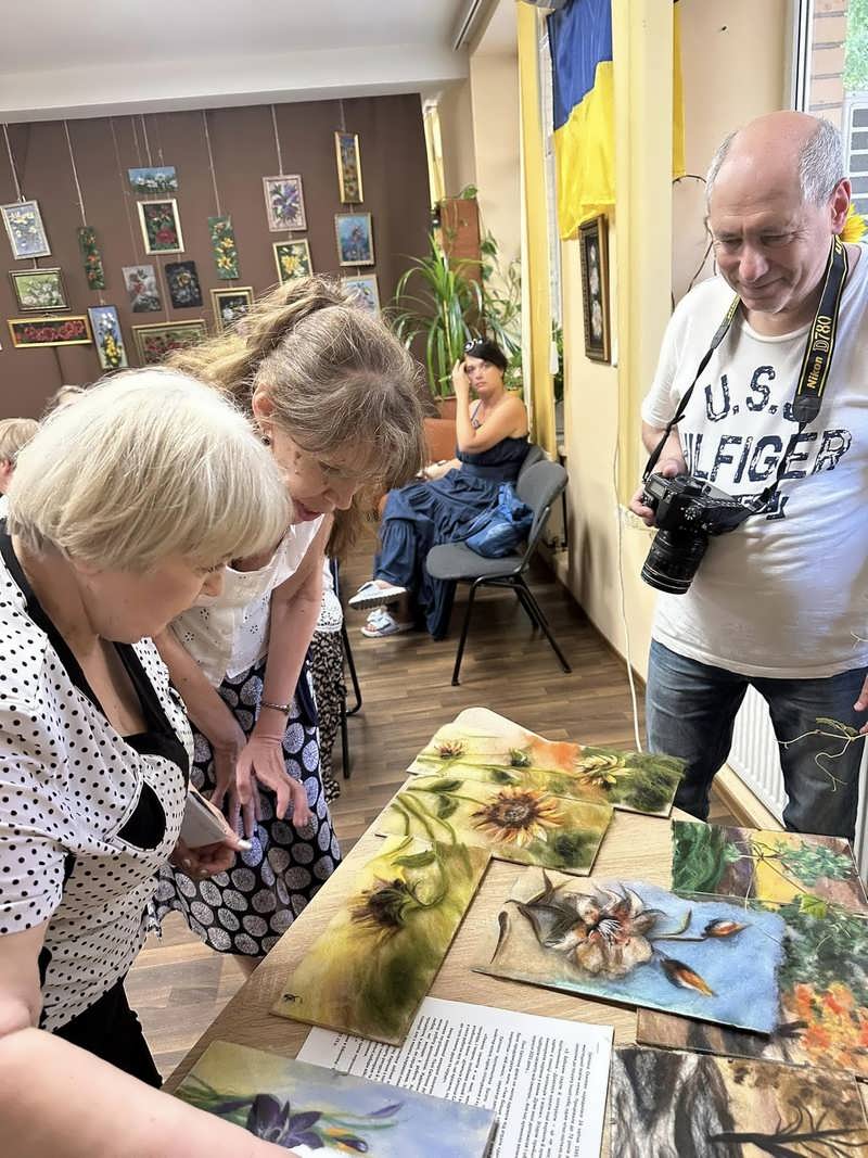 Открытие выставки шерстяной акварели "Весенние краски вдохновения" при авторстве Светланы Скиловой.