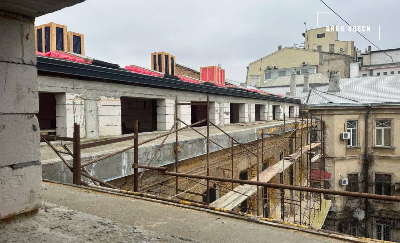 На будинку Гоголя самовільно збудували поверх: власника можуть оштрафувати на 2,7 мільйона.