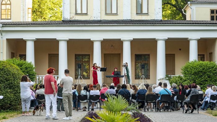 Концерт шедевров старинной музыки за помощь Ботсаду.