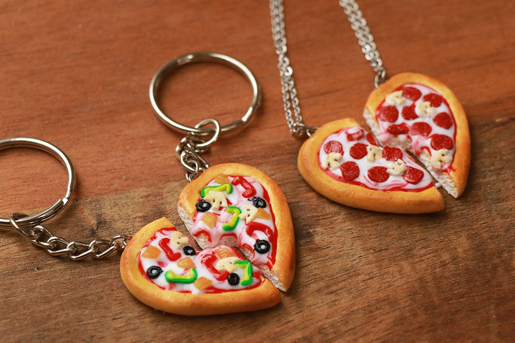 Детский мастер-класс по изготовлению брелоков из полимерной глины.