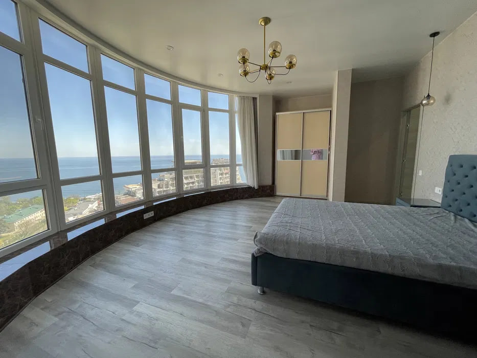 Гагарин-Плаза.