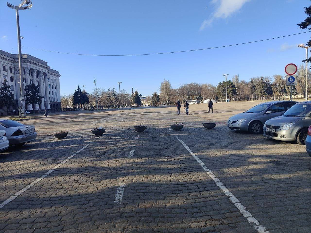 На Куликовому полі заборонили в'їзд машин.