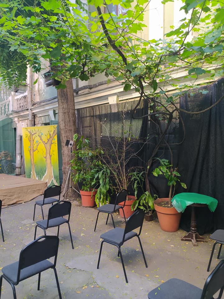 Дворик одесского ТЮЗа. Фото: Оксана Бурлай