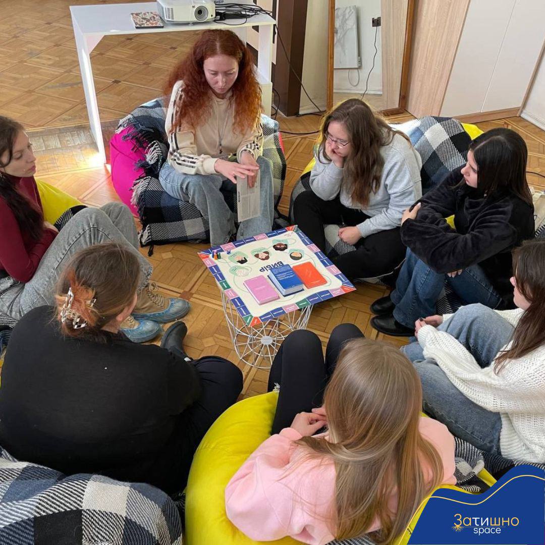 Заходи для жінок і дітей в затишному просторі простору.