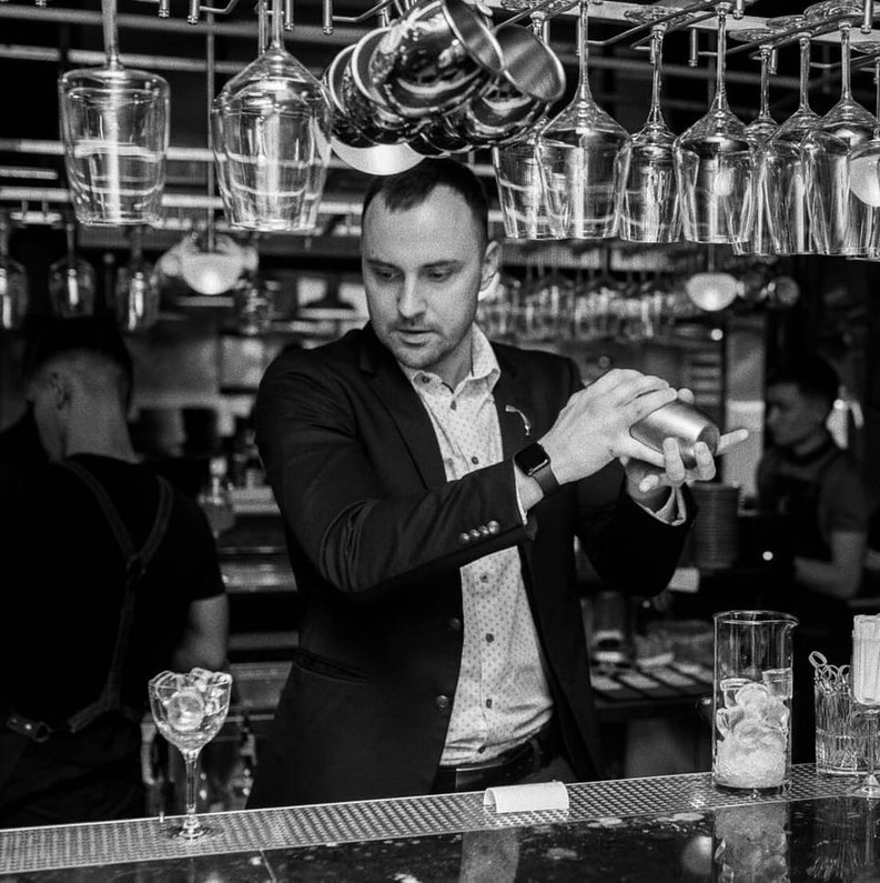 В Одесі відкрили меморальну дошку захиснику Ігорю Терьохину.