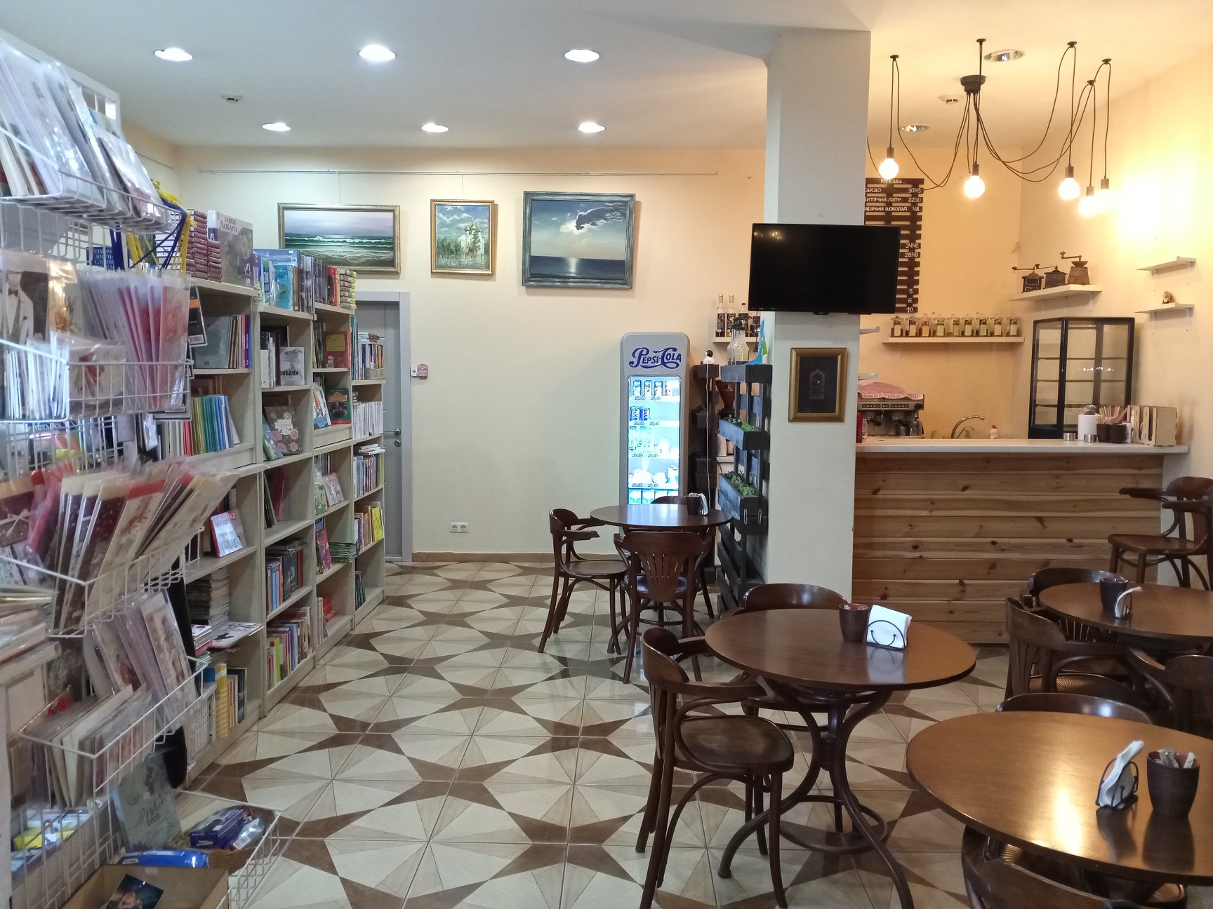 Книгарня-кав'ярня.