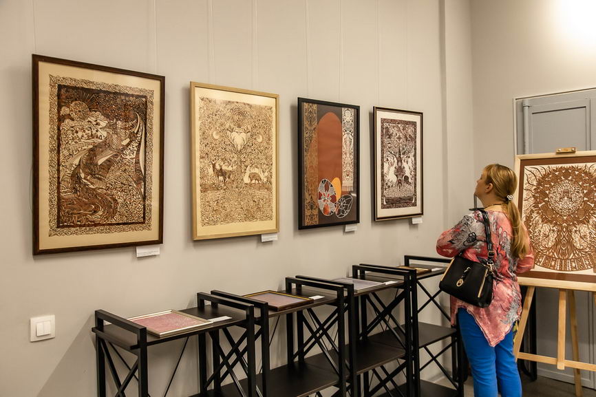 Персональна виставка Єлизавети Лісютіної.