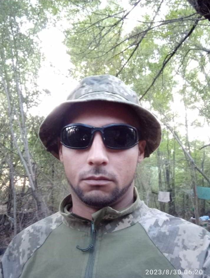 На Одещині попрощаються із загиблим десантником Максимом Бобейком.