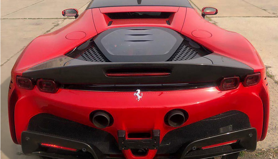 Одесою їздить ексклюзивний Ferrari за один мільйон доларів.