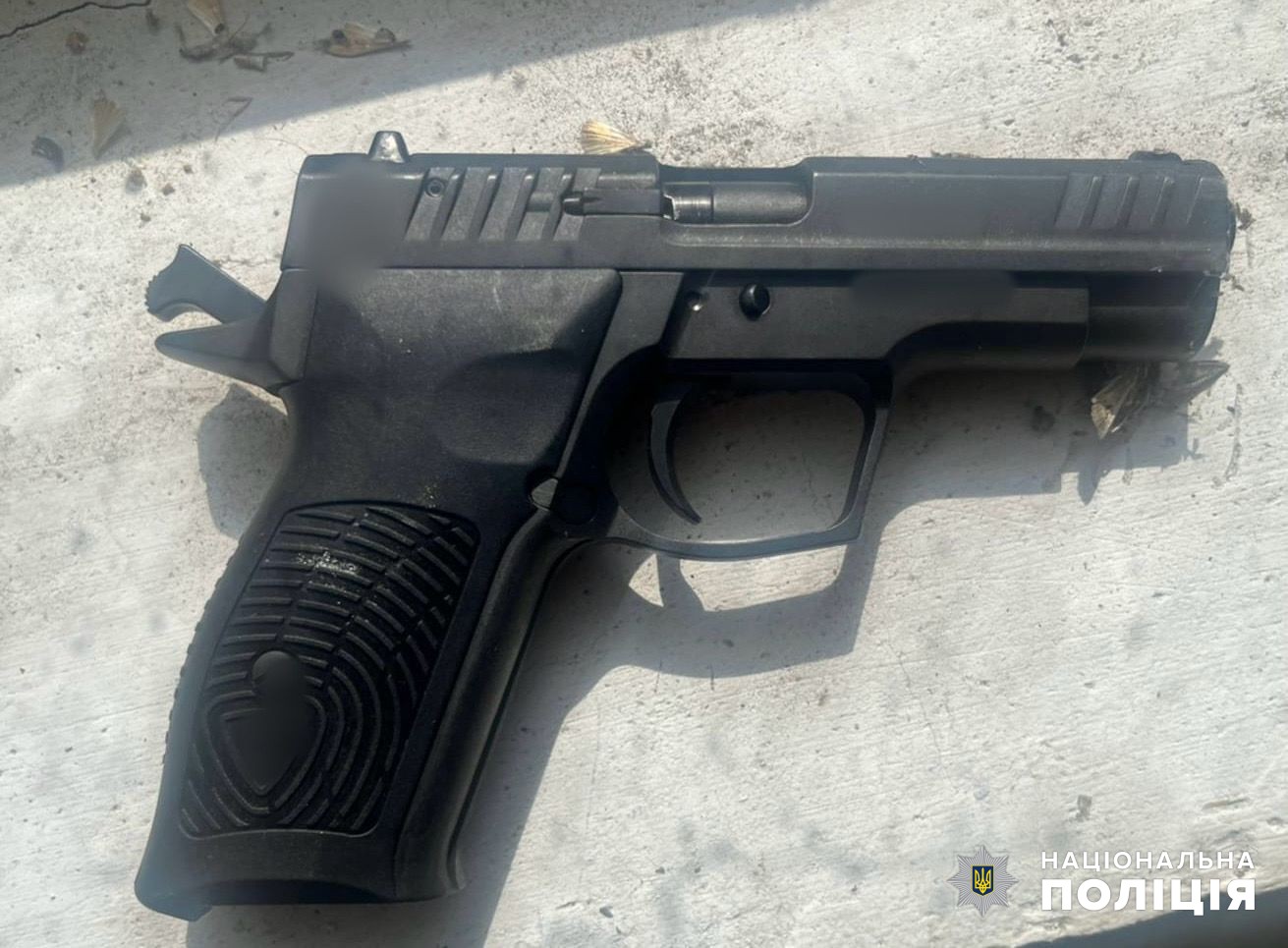 В Аркадії чоловік вчинив стрілянину біля житлового комплексу.