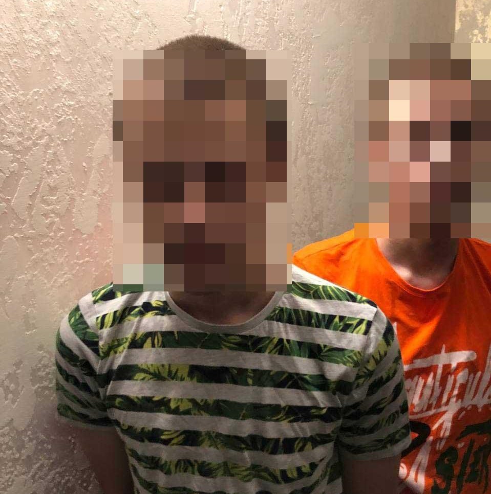 Задержанные подростки. Фото: Полиция Ровно