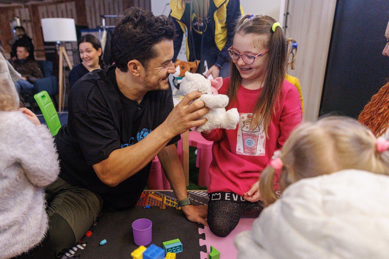 Британский актер Орландо Блум приехал в Украину.