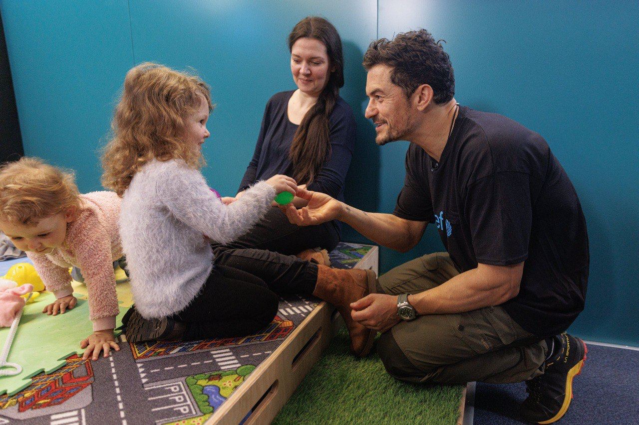 Британский актер Орландо Блум приехал в Украину.