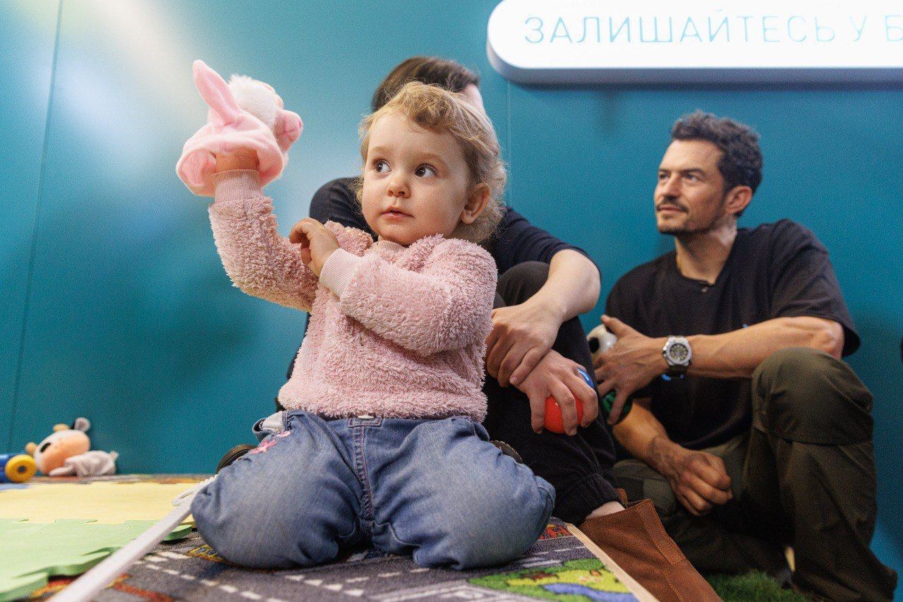 Британский актер Орландо Блум приехал в Украину.