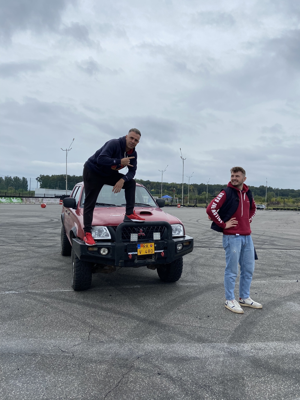 FAVBET прокачали первый автомобиль для ВСУ.