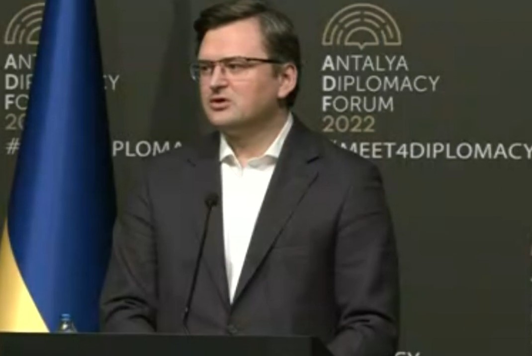 Дмитрий Кулеба на брифинге - фото: facebook.com/UkraineMFA/