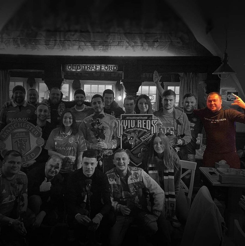 Александр Кукин болеет за победу "Манчестер Юнайтед" 20 февраля 2022 года - фото: facebook.com/KyivReds/