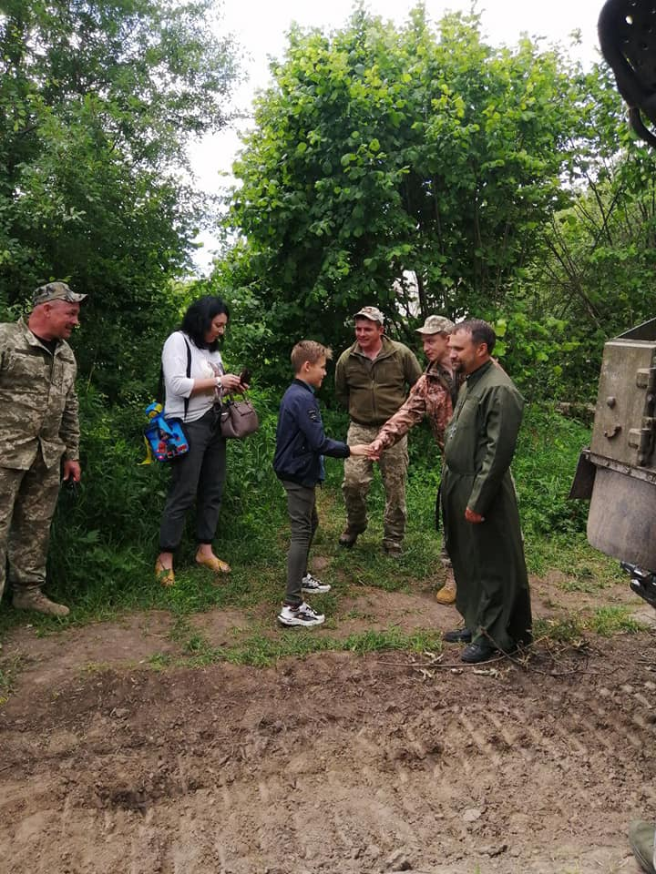 10-летний мальчик из Шепетовки пожертвовал свои сбережения на нужды ВСУ.
