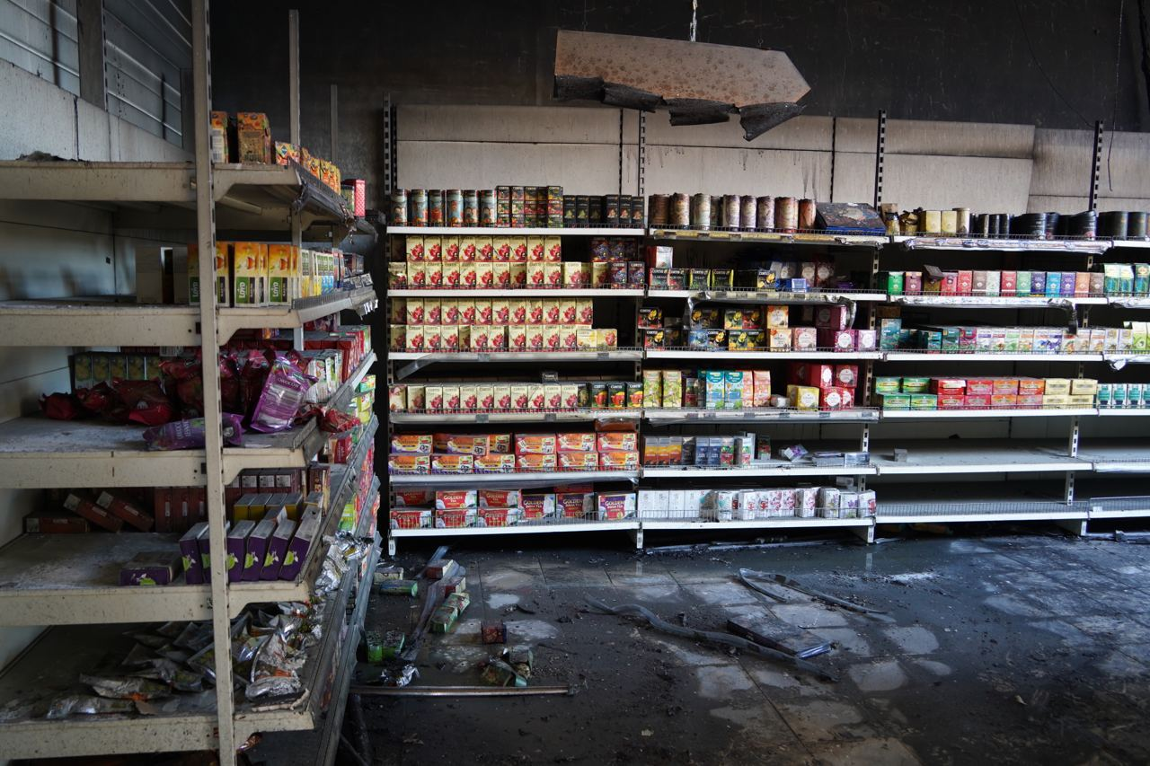 Как выглядит ТЦ "Амстор" после ракетного удара.