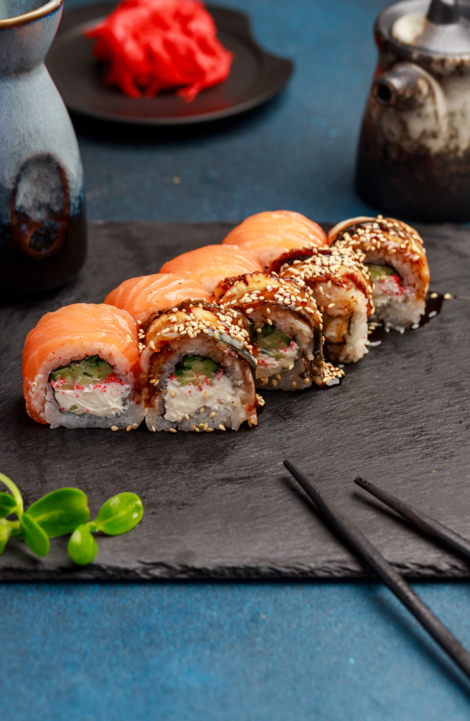 Рол Філадельфія з лососем